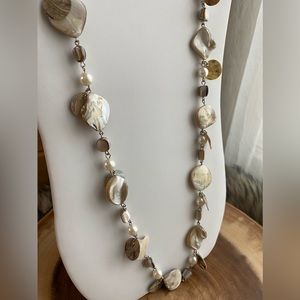 Stunning mother of pearl necklace
